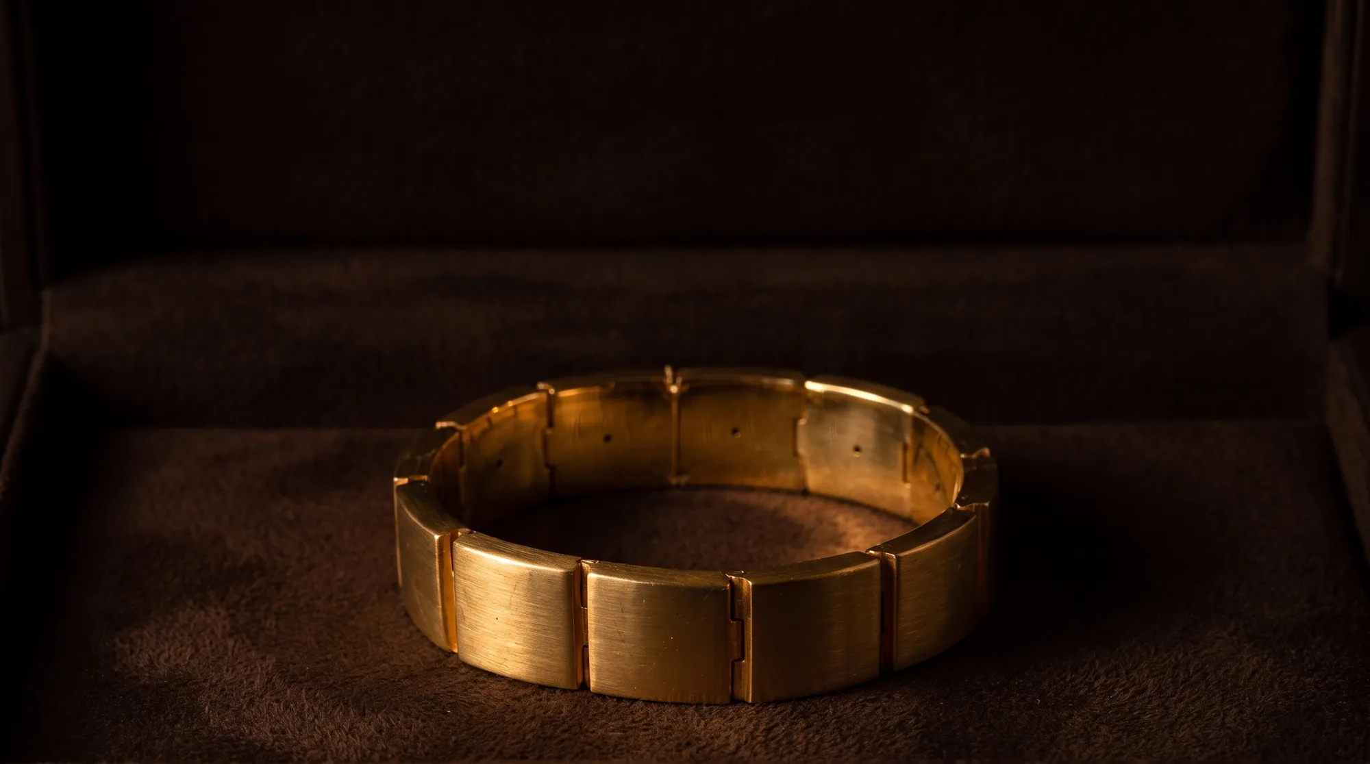 Vitul Sol bracelet in its presentation case